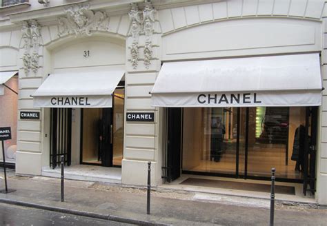 is there a chanel outlet online